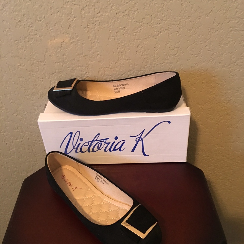 Victoria K velvet/suede-like fashion flats